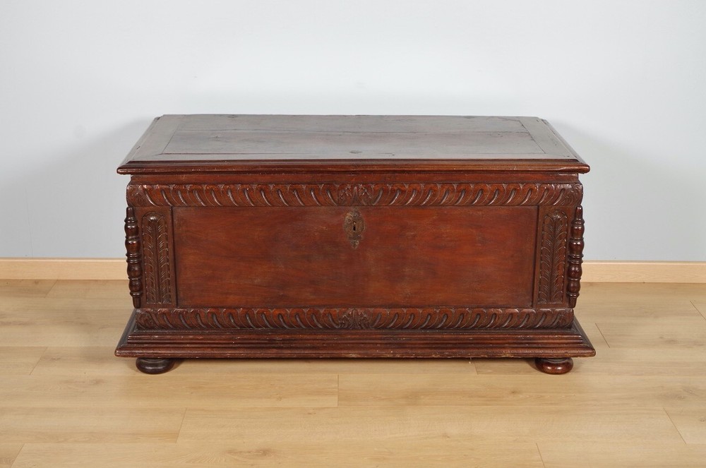 Renaissance period chest