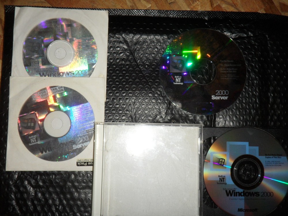 Microsoft Windows Server 2000 CD set with COA key
