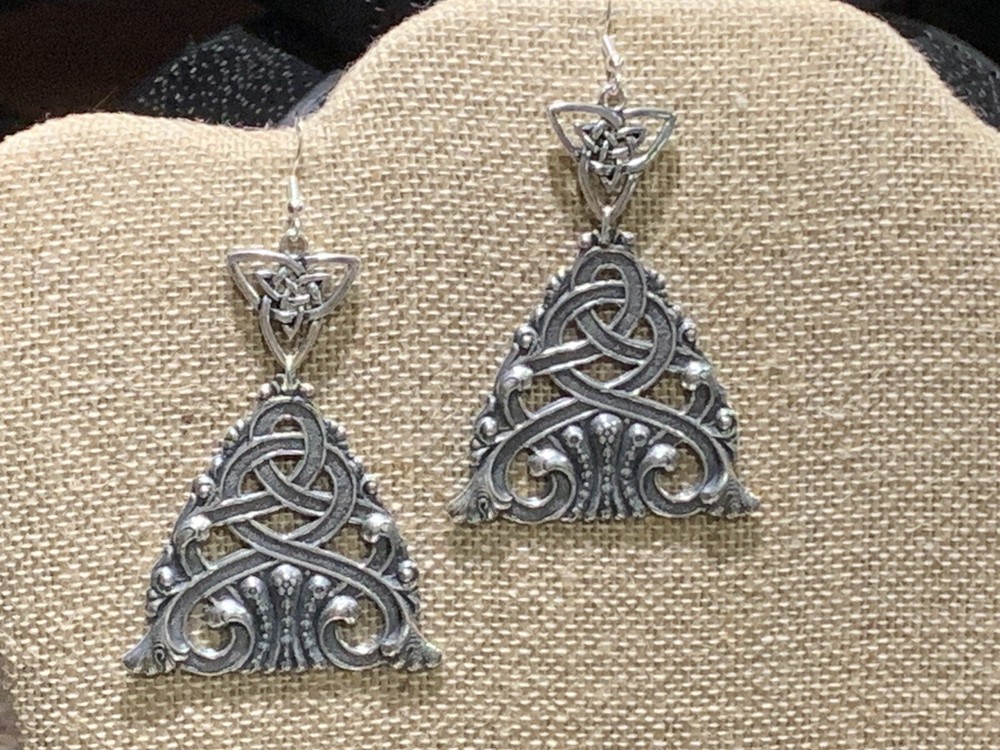 50% *Off *HANDCRAFTED BOLD TRIANGULAR CELTIC SHIELD & TRIQUETRA EARRINGS.SILV