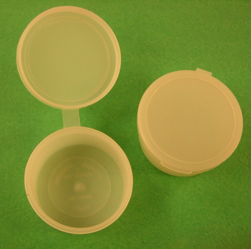 12 Plastic 1 oz Containers One Ounce With Snap On Lid White