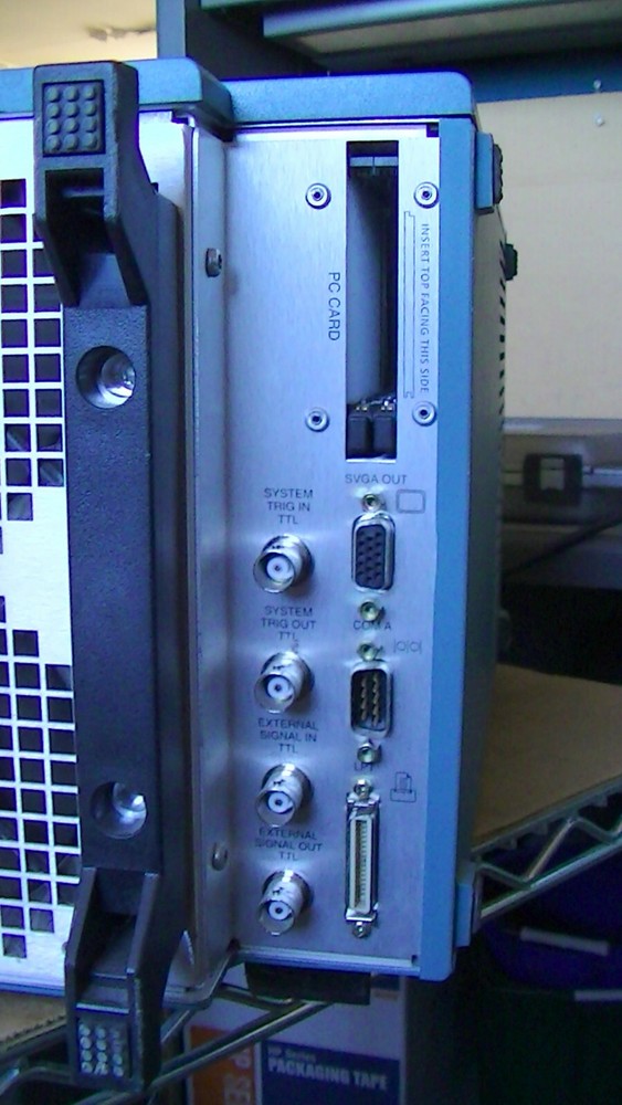 TEKTRONIX TLA 714 LOGIC ANALYZER PORTABLE COLOR MAINFRAME powers on, boots up