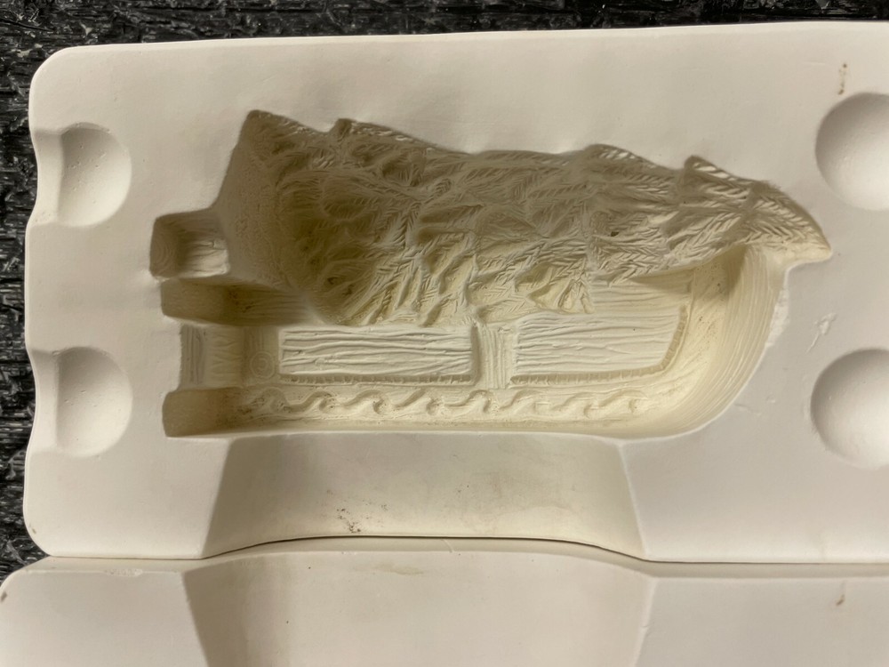 VINTAGE ALBERTA CERAMIC MOLD #1246 TREE ON SLED