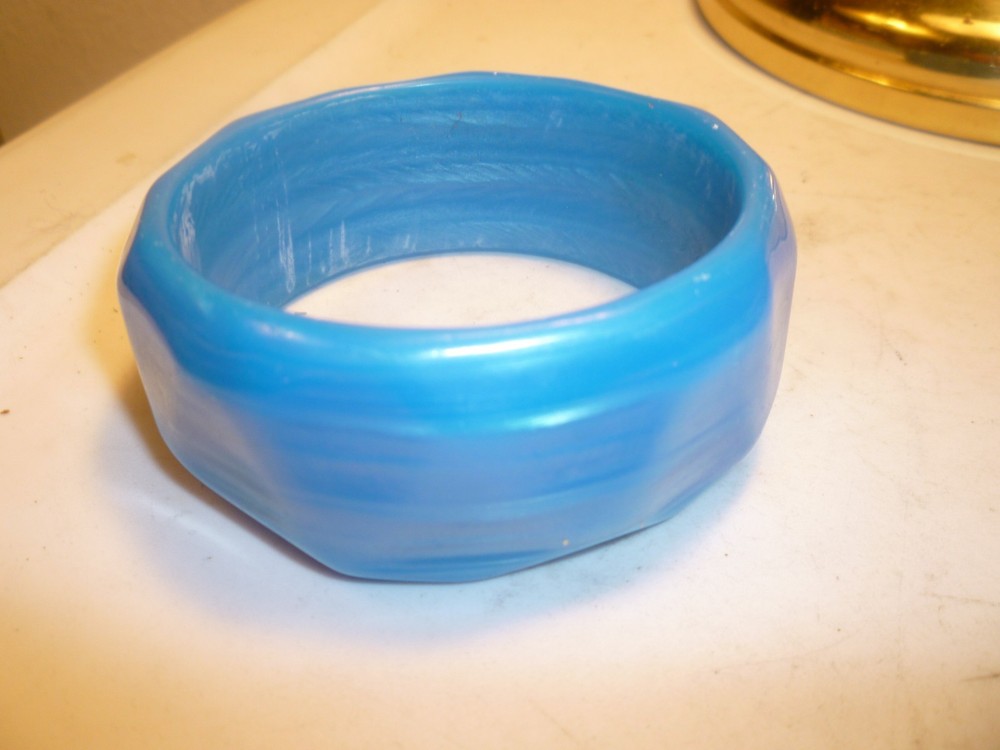 vintage blue glossy lucite bangle bracelet