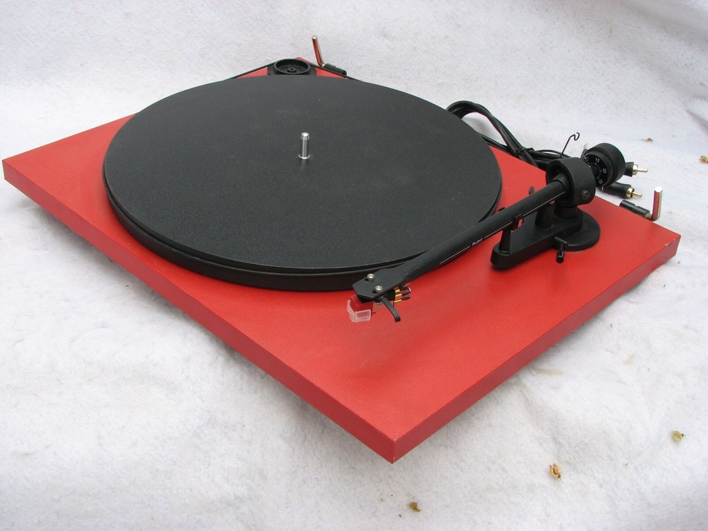 Pro Ject Essential II turntable used