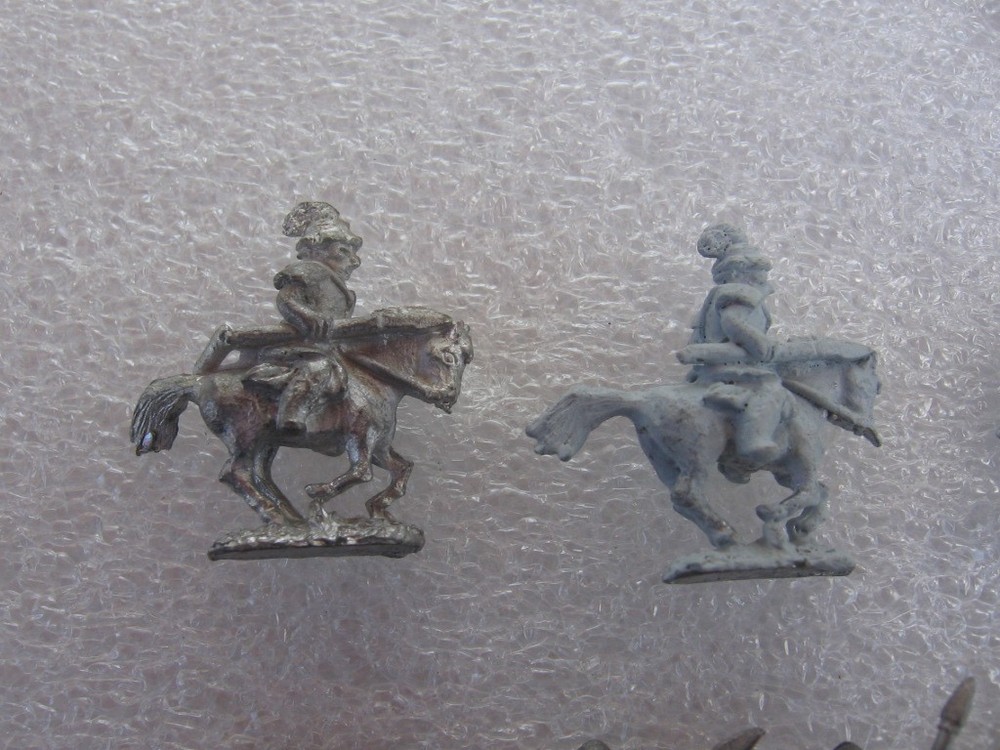 VINTAGE 15mm ANCIENT OR MEDIEVAL WARRIORS