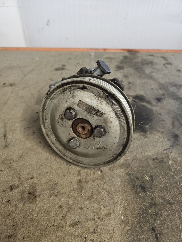 BMW X1 X3 E87 E90 E83 E83 E87 E90 N47 HYDRAULIC Power Steering Pump