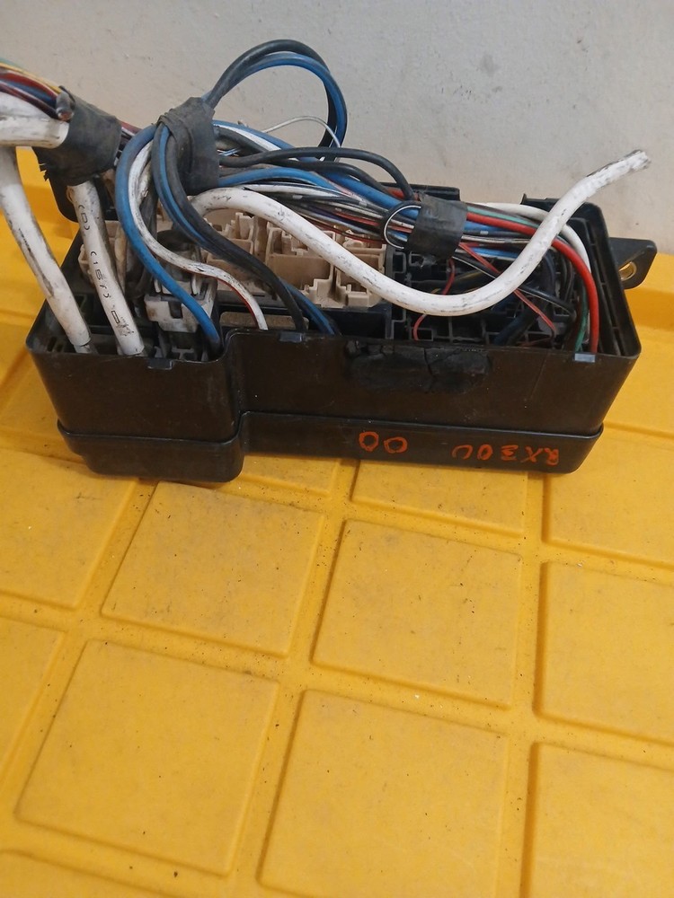 2000 Lexus RX300 Fuse Box