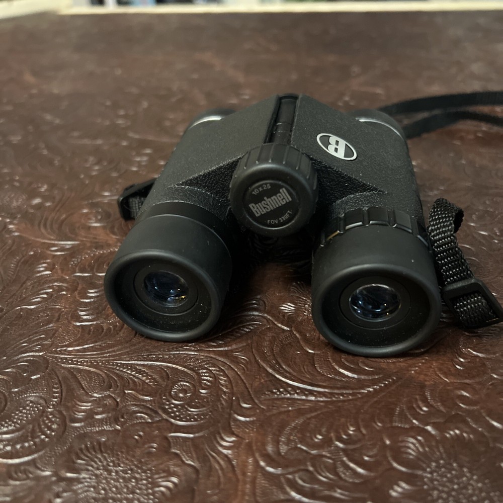 Bushnell Binoculars 10x25 FOV 330FT with Soft Shell Protector Case
