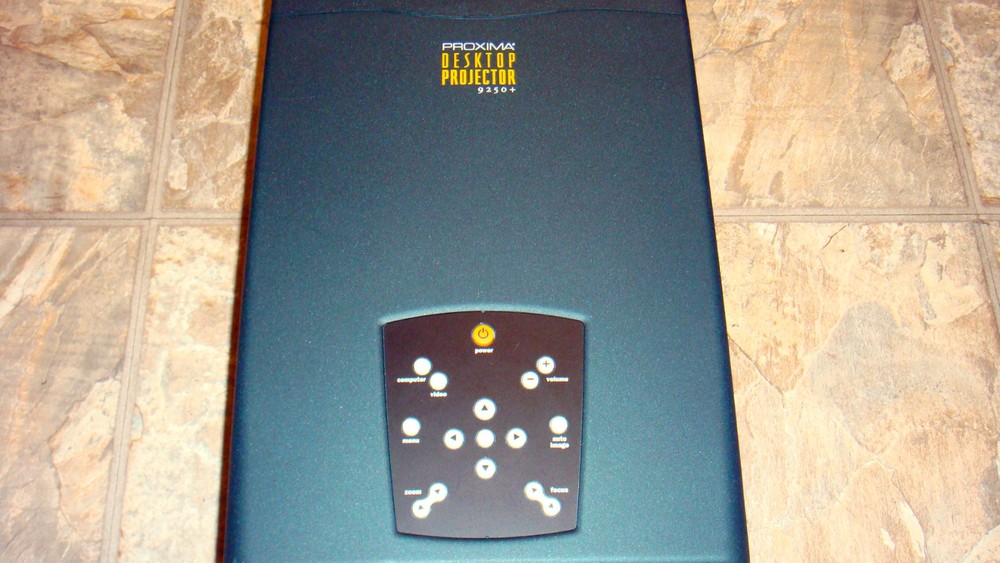 Proxima 9250+ Desktop LCD Video Projector w/ Rolling Case Cables Remote Guide