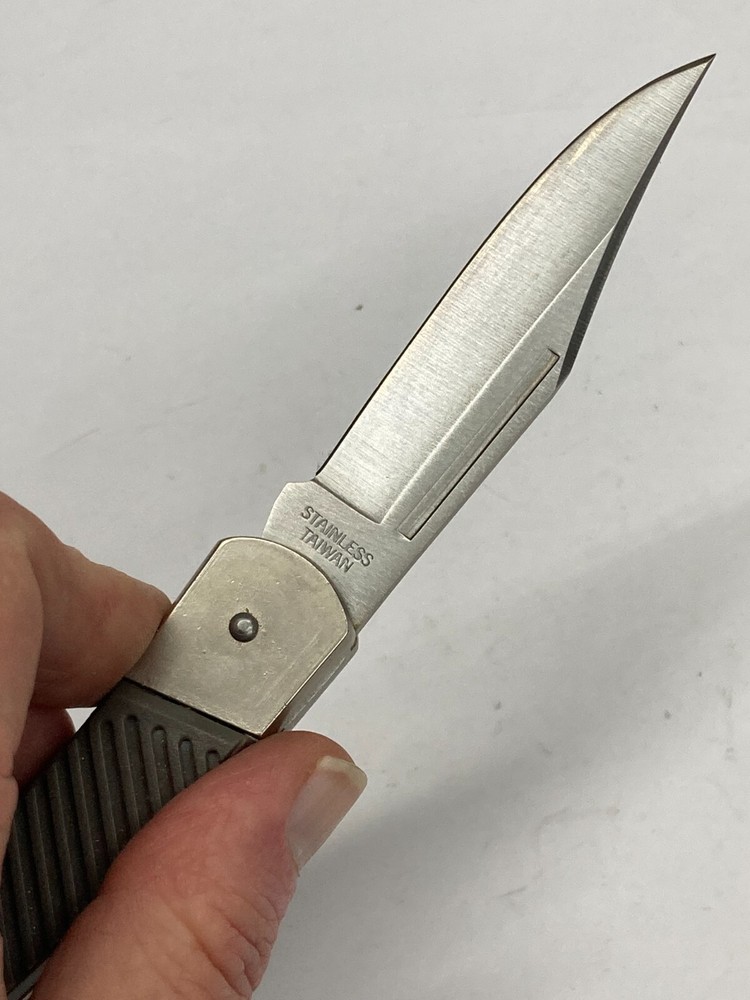 Heavy Duty Lockback Folding Knife w/Plain Blade, Rubber Grip K-7195M