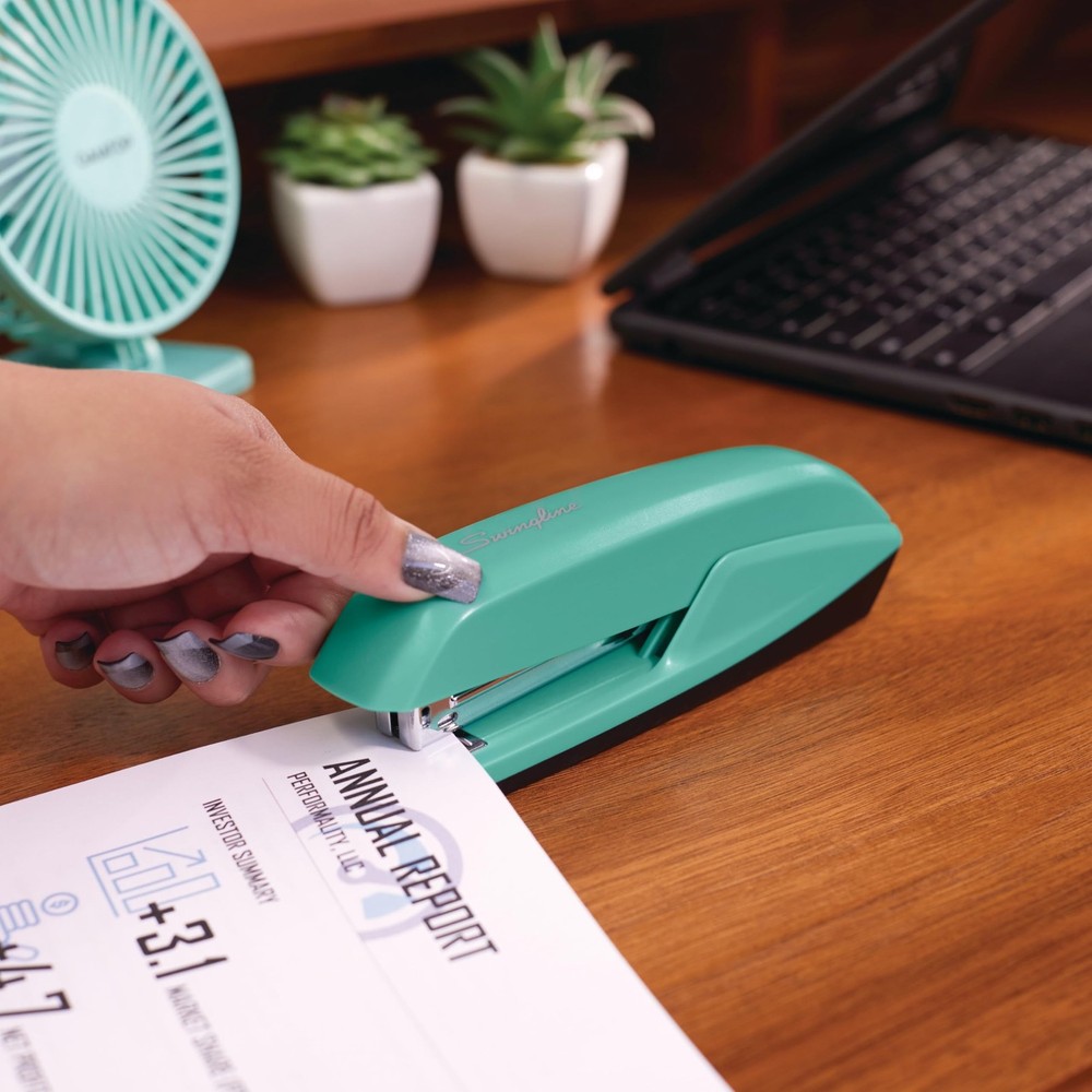 Swingline Stapler, 20 Sheet Capacity, 545 Desktop Stapler, Spring Green S7054514