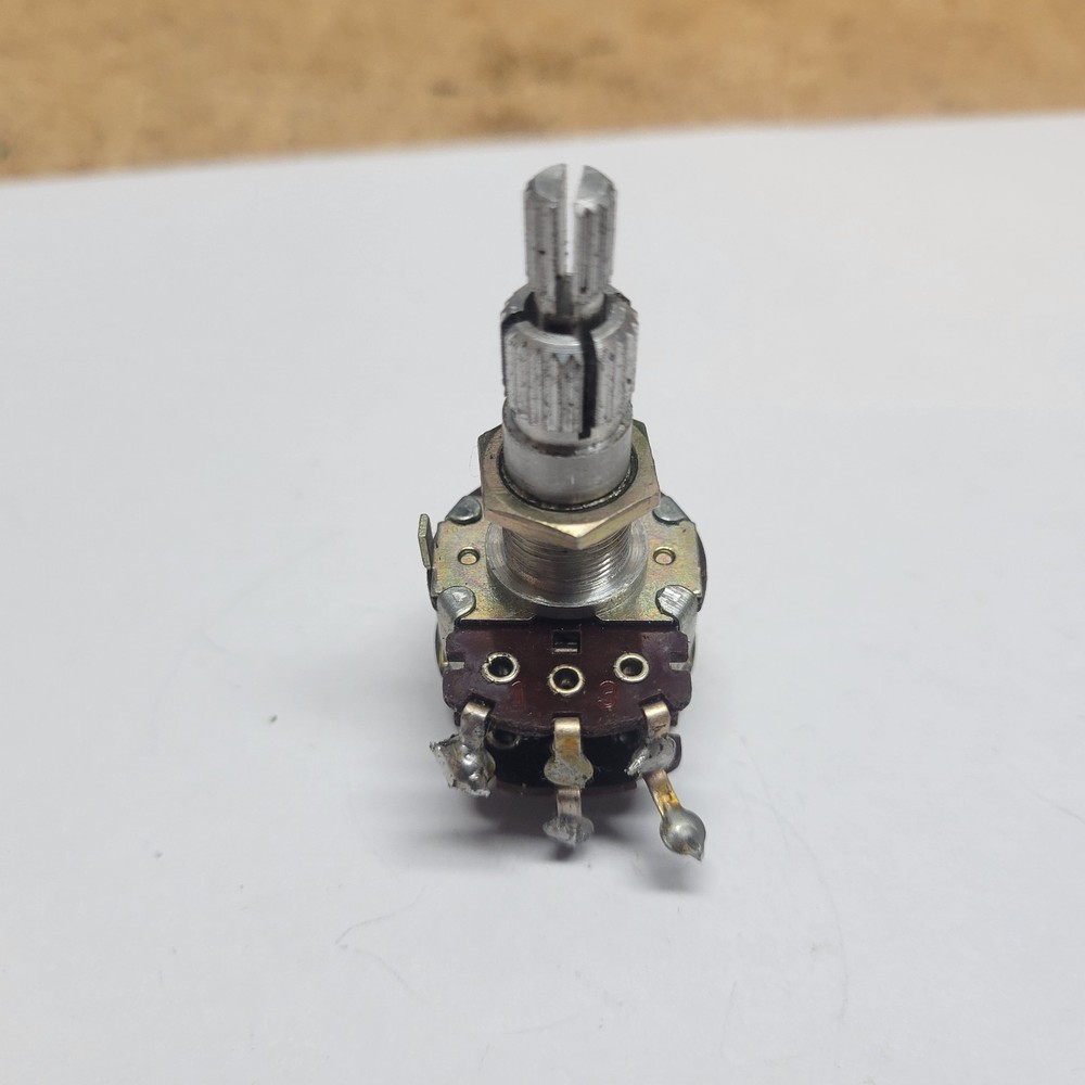 AKAI 4000DS MKll Mic/Line potentiometer left side.