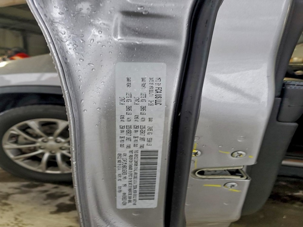 CHEROKEE 2019 Glove Box 4935529