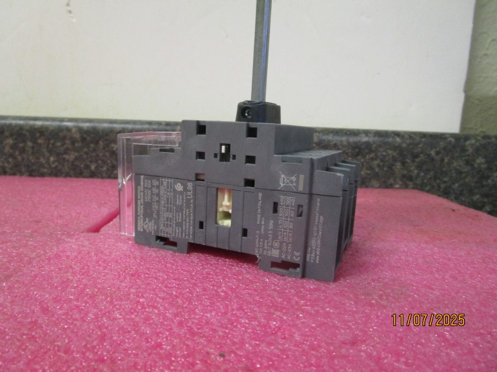 OPENED BOX NEW ABB OT100F3 3P Disconnect Swithc with Handle