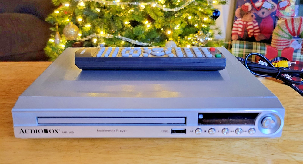 Audiobox MP-100 Silver Multimedia Player w/ Full Function Remote Control Tested