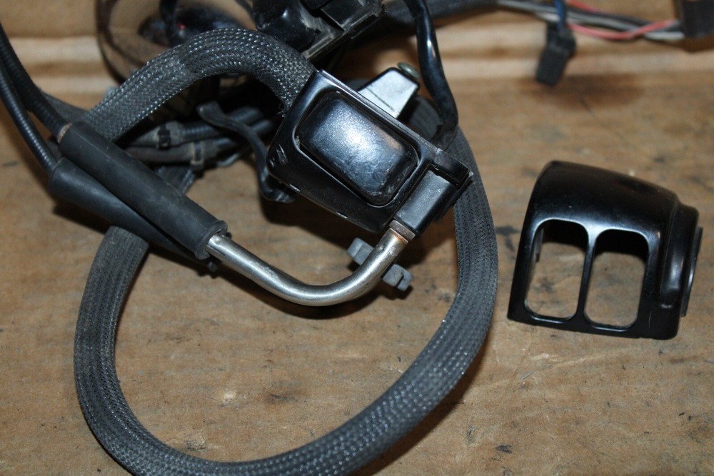 2006 Harley Davidson FXDBI Dyna Street Bob RIGHT Handlebar Handle Control Switch