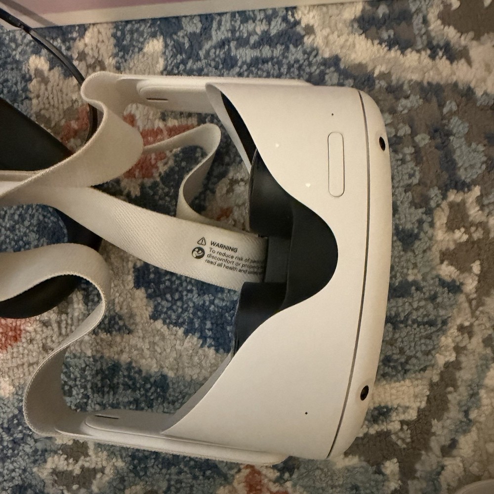 Meta Quest 2 VR Headset 128GB w/ Controllers/Regular Strap/Face Cover- Great