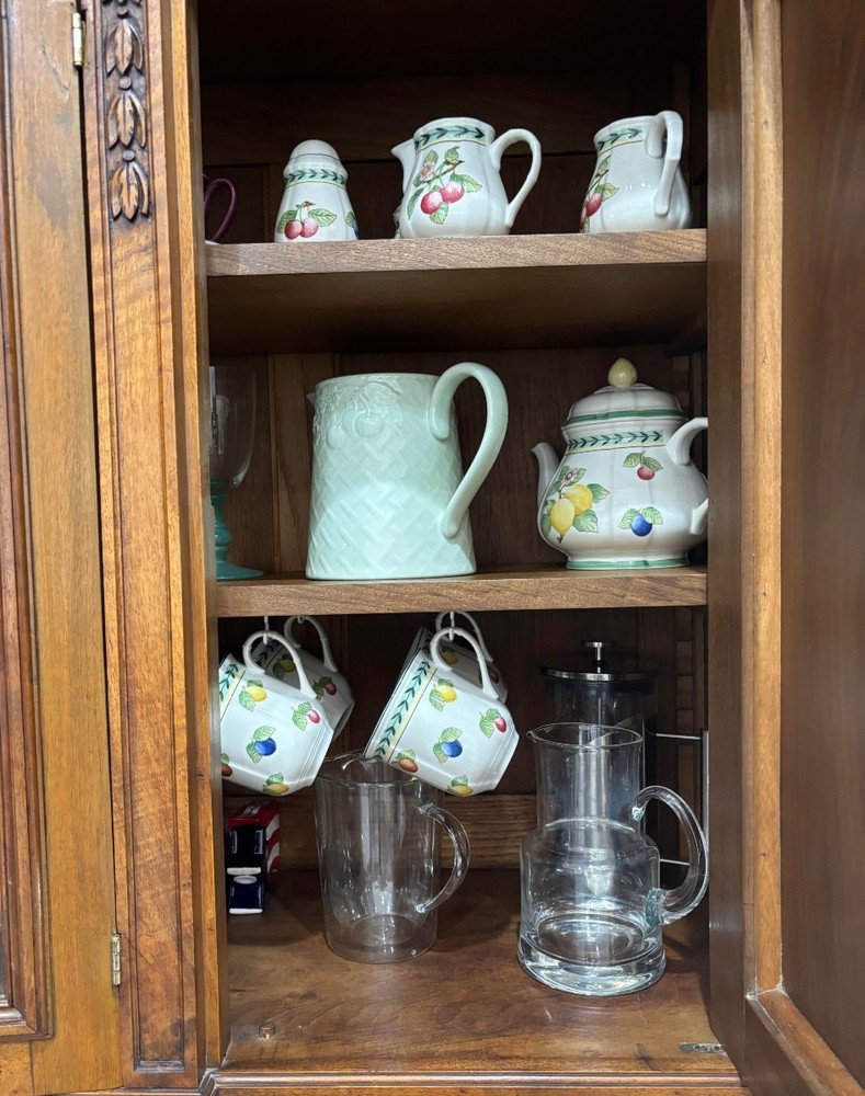 antique buffet a deux corps