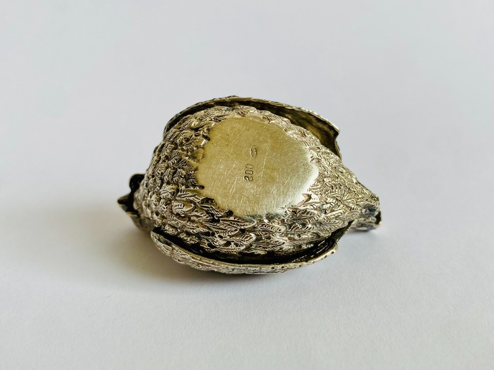 Silver miniature chicken, box 800