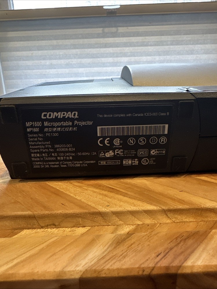 Compaq MP1600 Micro portable projector For Parts