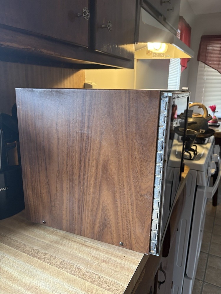 Sharp R-4624 Carousel Microwave Oven Countertop Woodgrain Timer Variable Control