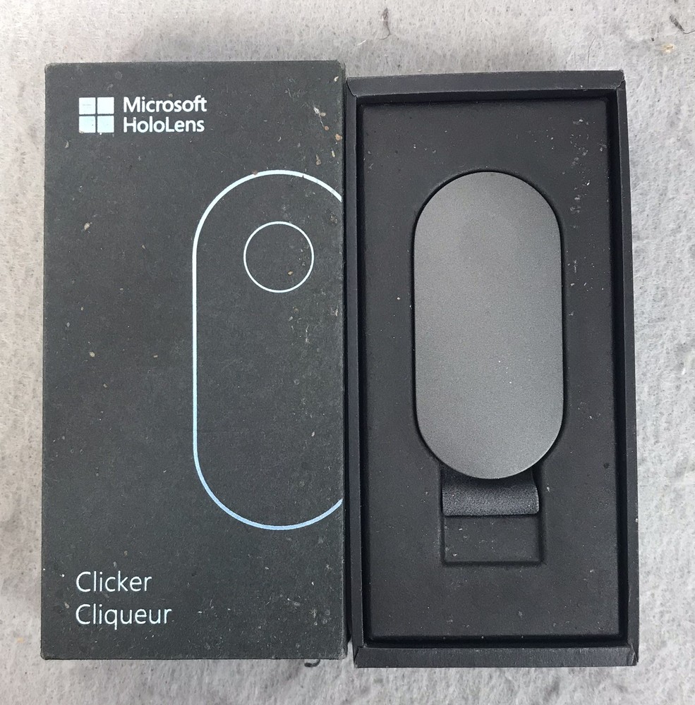 Microsoft Hololens 1 W/charger/Clicker/Case