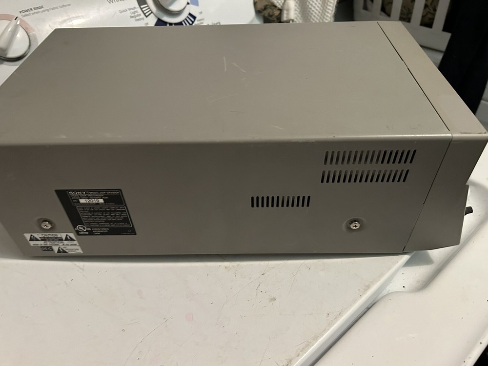 Sony DVCAM DSR-DR1000 VIDEO Disk Recorder untested Powers on perfectly.