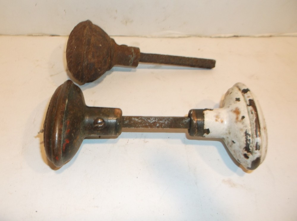 3 OVAL METAL DOOR KNOBS w/2 spindles Restoration Projects Possibly (Copper?)