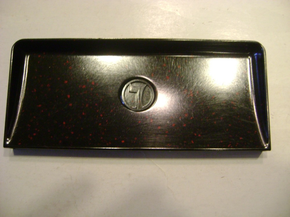 Lionel No. 160 Bakelite Bin w/red speckles-mint