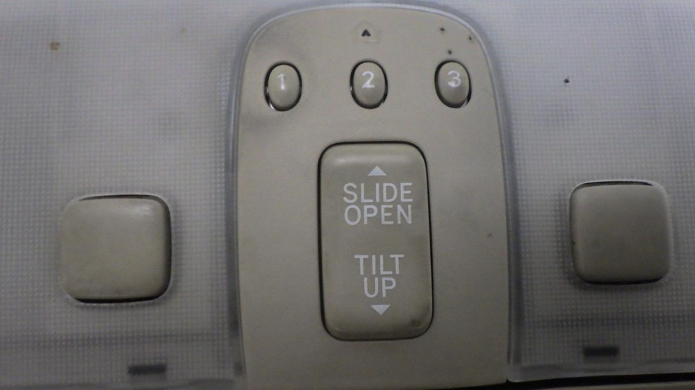 04 LEXUS ES330 Front Console roof