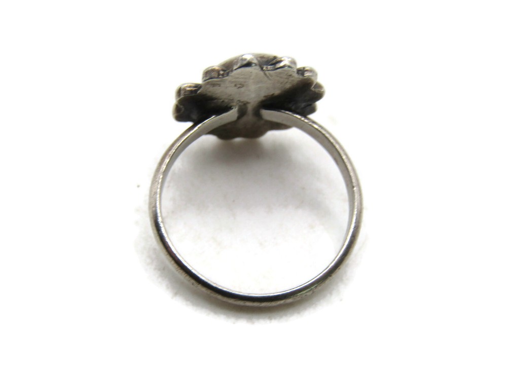 Blue Stone Inlay Flower Ring Silver Tone