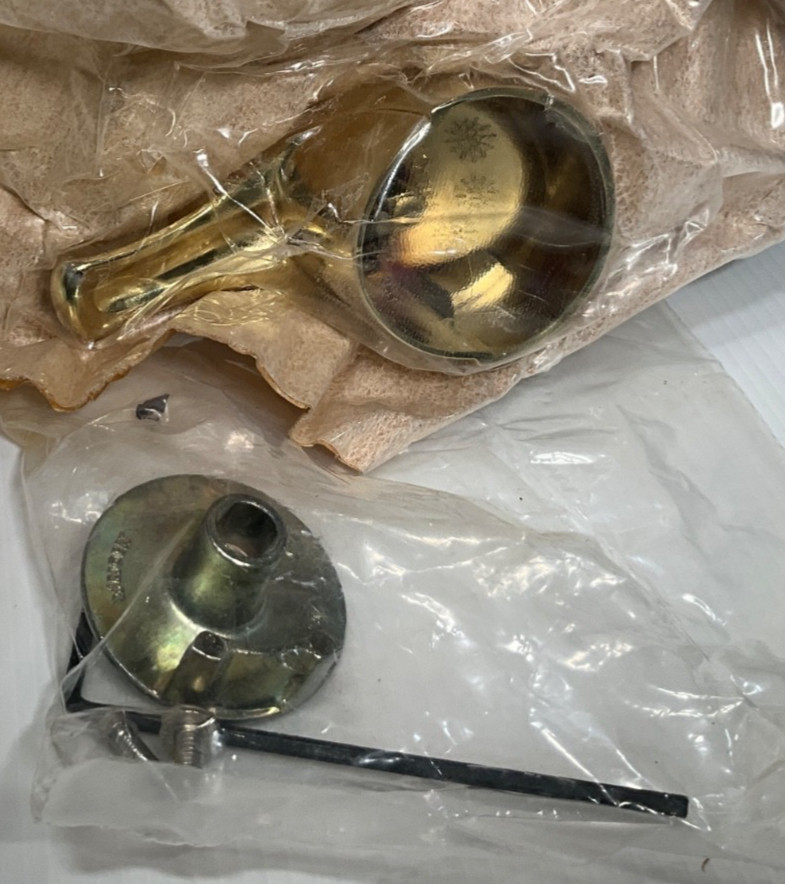 New Moen CHATEAU Posi-Temp 100657P Polished Brass Lever Handle & Adapter