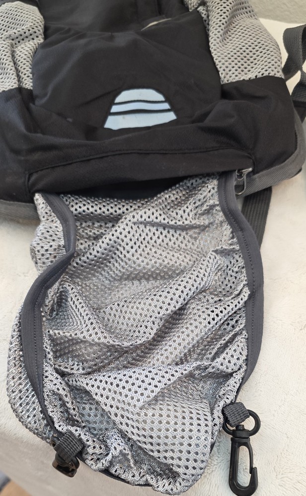 OPLIY Hydration Backpack with A 2L Water bladder.