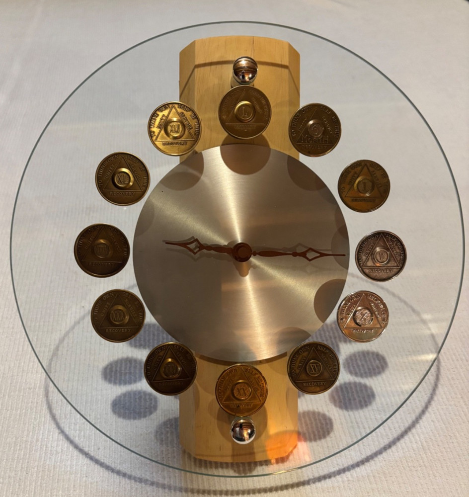 SUPERB Alcoholics Anonymous Sobriety Chip Quartz Clock. Authentic Chips - READ!