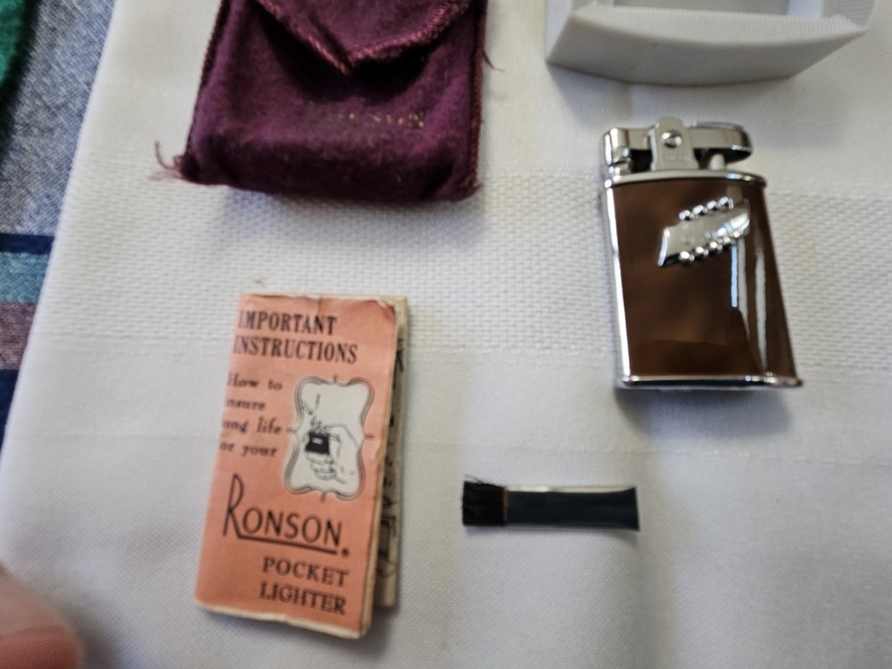 Vintage Ronson Gem Lighter