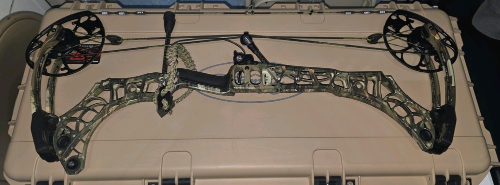 Mathews V3X 29 Compound Bow Right-Handed Underarmor With Rest READ DESCRIPTION