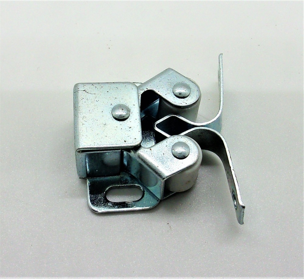 Gate House Nickel Plated Double Roller Catch #RC60404-NP