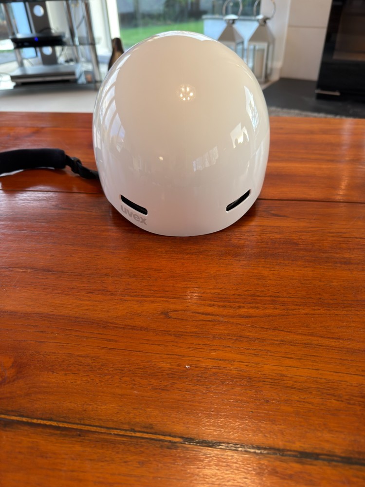UVEX SKI/BOARDING HELMET £10