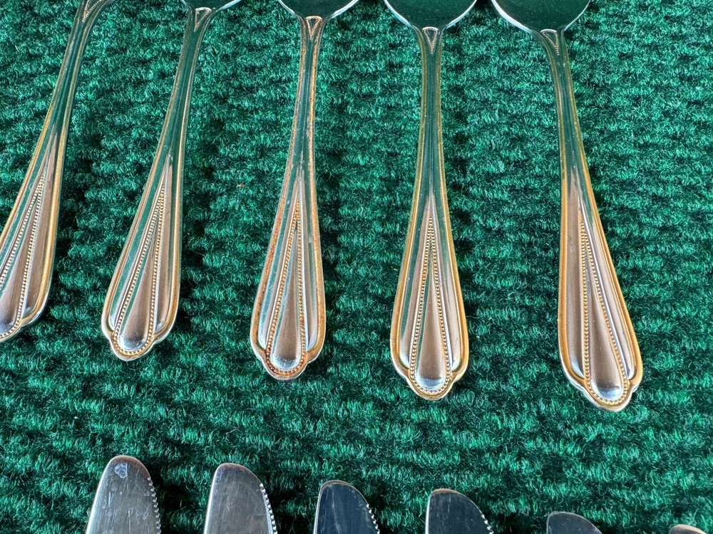 Hampton Silversmiths HSV209 Gold Accent Beaded Flatware 68 Pieces