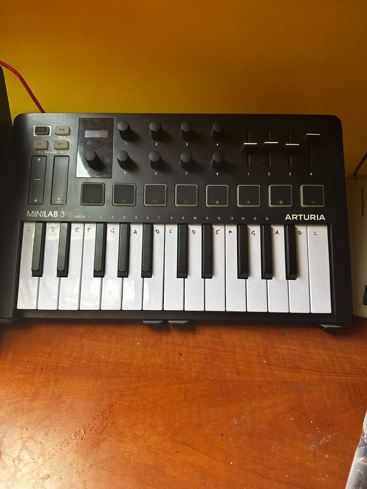 Arturia MiniLab 3 Keyboard Controller - White