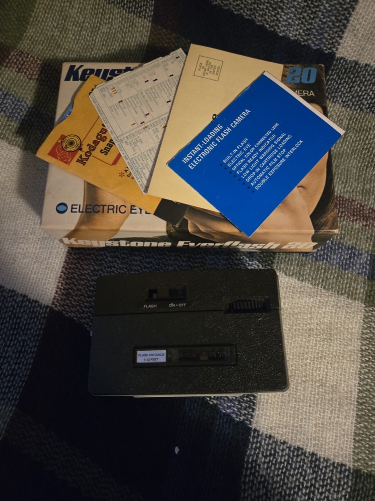 VINTAGE KEYSTONE EVERFLASH 10 INSTANT LOADING ELECTRONIC FLASH CAMERA
