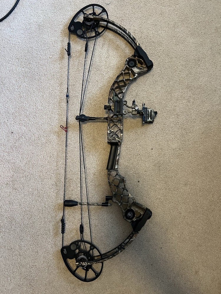 Mathews Monster Chill R Compound Bow 60 lb