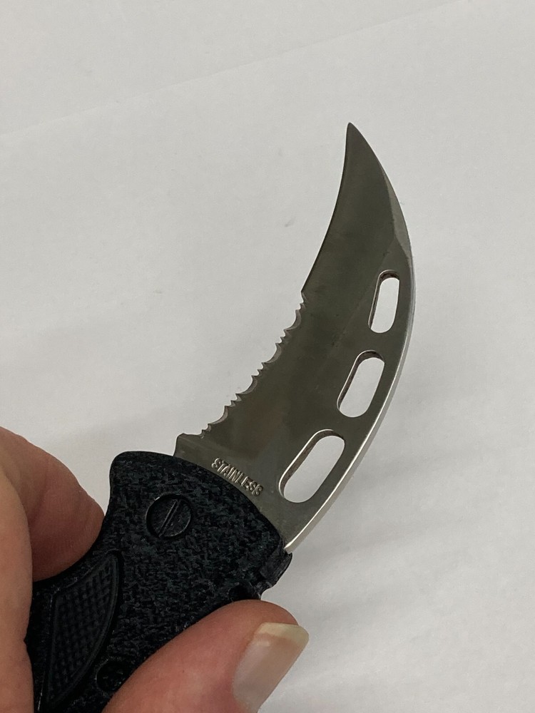 Folding Knife w/Combo Curved Blade C-035