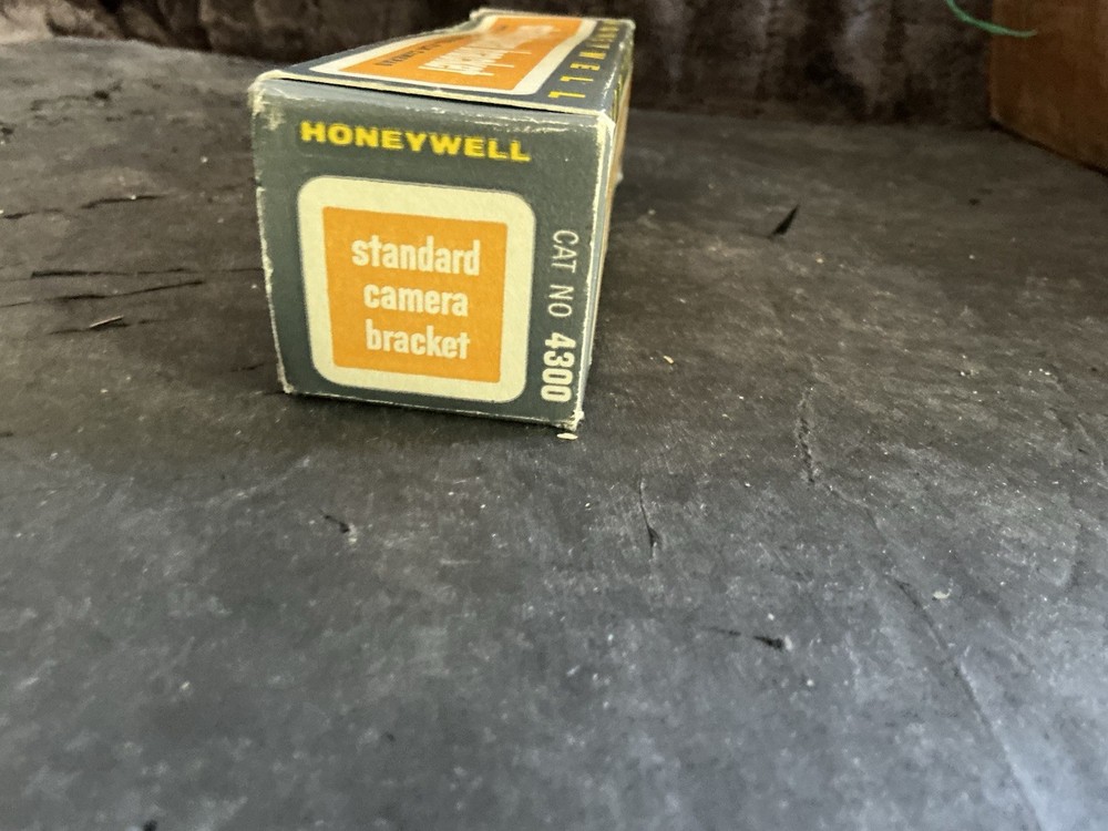 VINTAGE HONEYWELL STANDARD CAMERA BRACKET #4300