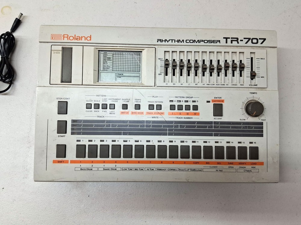 Roland TR-707 Vintage Drum Machine