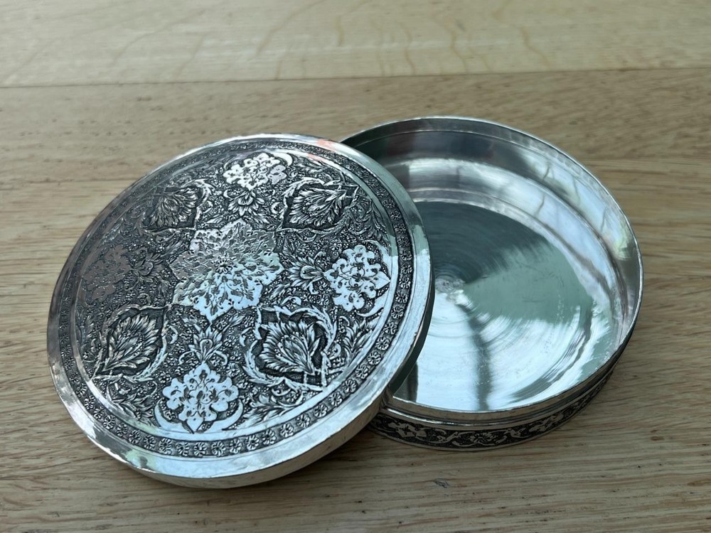 Fine .840 Solid Silver Middle Eastern Circular Snuff or Table Box.