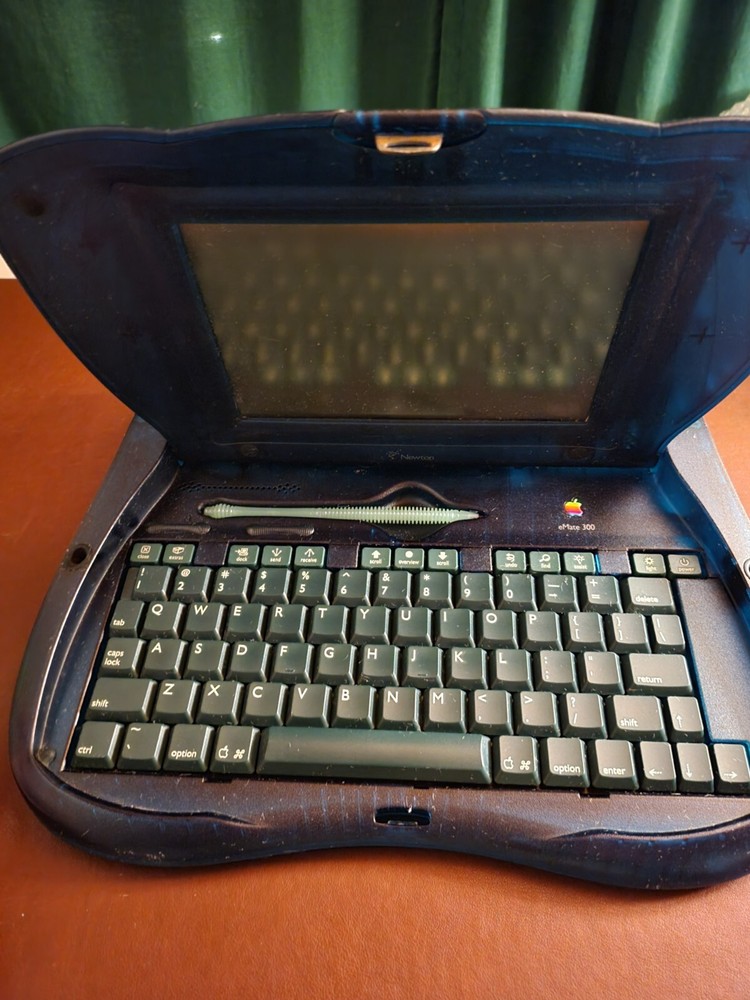 Apple Newton eMate 300 with AC adapter - Working!