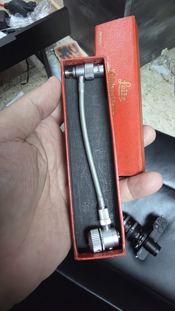 LEITZ  Leica  Cable Release synchronized camera release cable OZXVO mint- in box