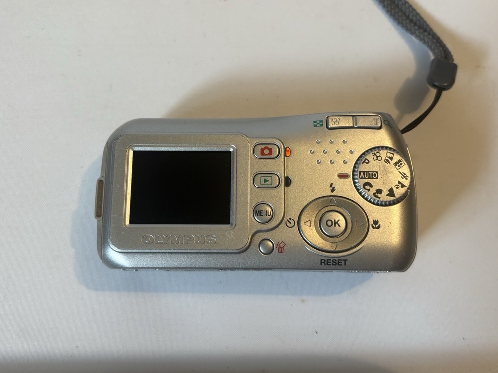 Olympus C-170 Digital Camera Silver - Working