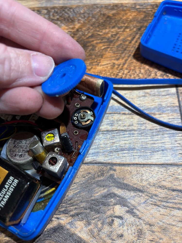 Vintage Nobility Solid State Transistor Radio BLUE